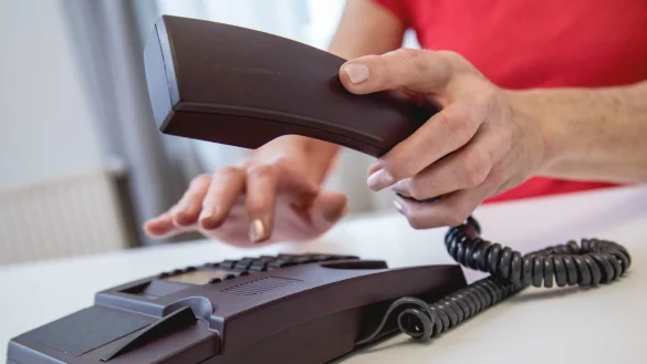 Kundenhotlines sollen keine Kostenfallen sein - &copy; Foto: Christin Klose/dpa-tmn