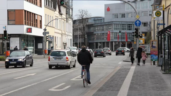 Die Gr&uuml;nen setzen sich f&uuml;r eine Verkehrswende in der Residenzstadt Detmold ein. Besonders auf der Paulinenstra&szlig;e sind jeden Tag tausende Kraftfahrzeuge unterwegs, es kommt oft zu Staus. - &copy; Archivfoto: Jana Beckmann