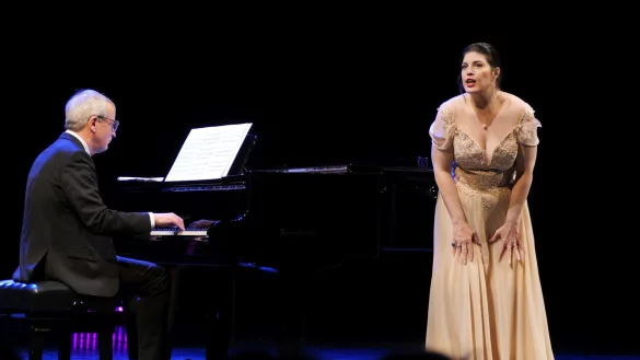 Berühmte Komponisten jüdischer Herkunft: Pianist Mathias Mönius und Sopranistin Megan Marie Hart bringen die Vielfalt jüdischer Musik in einer Liedmatinee zur Geltung. - © Thomas Krügler