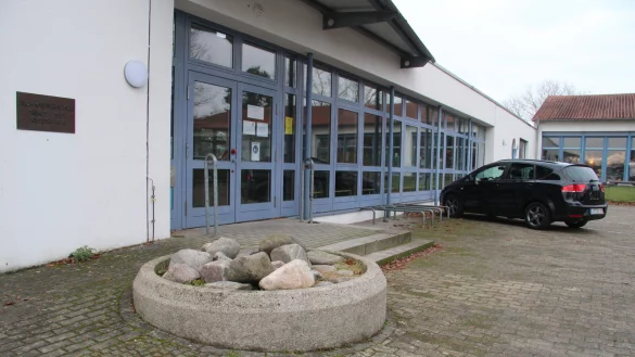 Das neue Medien- und Bildungszentrum in der ehemaligen Erich-K&auml;stner-Schule soll durch die Skulptur eines Sennebauern versch&ouml;nert werden. - &copy; Dieter Asbrock