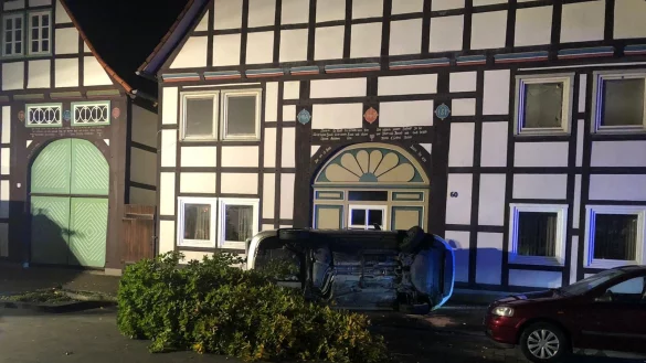 Verkehrsunfall Mittlere Stra&szlig;e - &copy; Feuerwehr L&uuml;gde