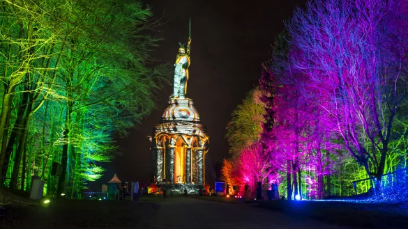 Der Hermann leuchtet: Ab 20. März ist die Show täglich zu sehen. - © LightArt Show Production
