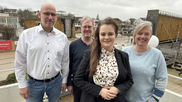 Swetlana Lenger (vorne) kann sich als neue Vorsitzende auf die Unterstützung von Meike Höner als Srellvertreterin, Martin Rieke als Kassierer sowie Michael Sasse als Ehrenmitglied (von rechts) verlassen. - © Sandra Castrup