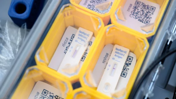 Corona-Teststation - &copy; Foto: Daniel Vogl/dpa/Symbolbild