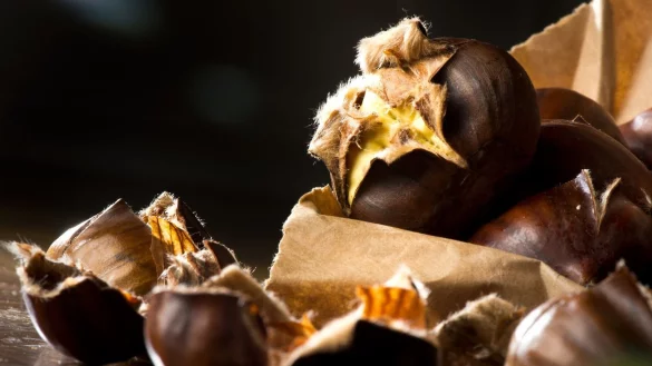 Maroni aus dem Ofen - &copy; Foto: Franziska Gabbert/dpa-tmn