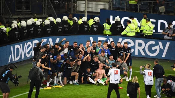 - &copy; Gregor Fischer/dpa