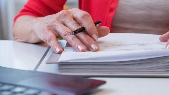 Das Steuerportal Elster kann auch durchaus f&uuml;r "Digital Natives" 
herausfordernd sein. Senioren brauchen deshalb bei der aktuellen Abfrage
zur Grundsteuer h&auml;ufig Hilfe. - &copy; Christin Klose/dpa