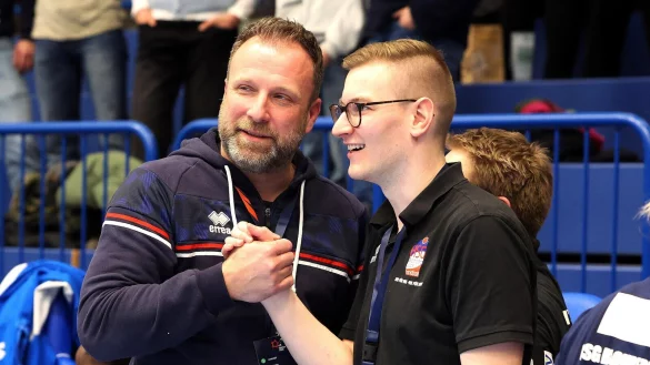 HSG-Geschäftsführer Jan-Henning Himborn (links) mit Johannes Hambrügge aus der Geschäftsstelle. - © Paul Cohen