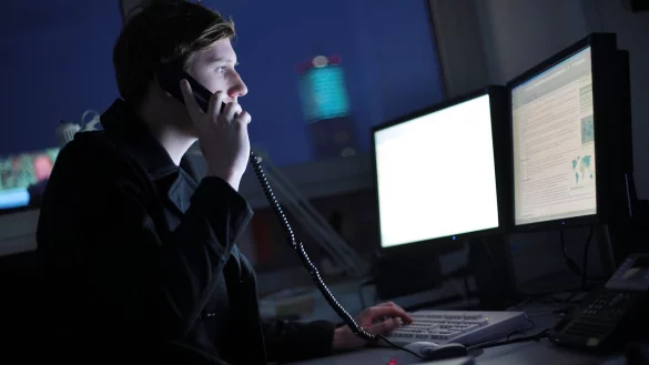 Mensch arbeitet nachts - &copy; Foto: Oliver Berg