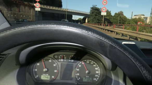 Testfahrt: Wer mit Tempo 80 f&auml;hrt, verliert im Schnitt unter einer Minute. - &copy; Kurt Ehmke