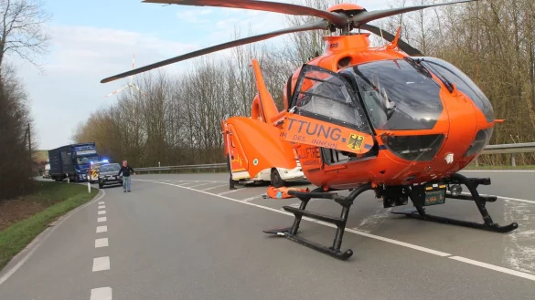 Ein Rettungshubschrauber flog den Schwerverletzten in die Bielefelder Gilead-Klinik. - &copy; Jobst L&uuml;deking
