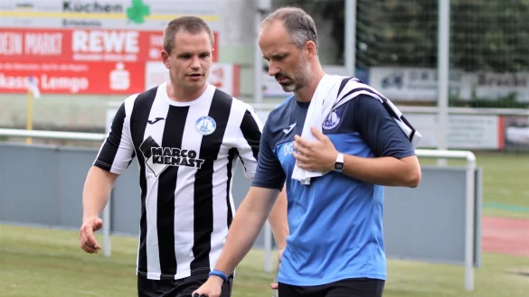 Der Trainer des TBV Lemgo II, Dimitrios Gegas (rechts), hier mit Jan Ehlert. - © Kai Hahn