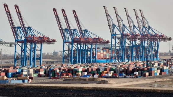 Hamburger Hafen - &copy; Foto: Georg Wendt/dpa