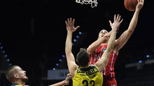 EWE Baskets Oldenburg - FC Bayern M&uuml;nchen - &copy; Foto: Carmen Jaspersen/dpa