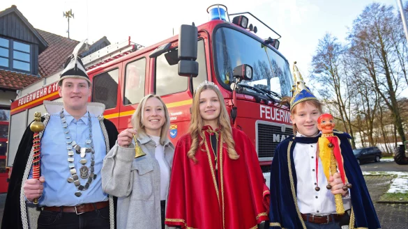 Sowohl das große als auch das kleine Prinzenpaar freut sich auf die anstehenden Veranstaltungen: (von links) Sascha I. Kreie, Lea I. Busekros, Milla I. Alsdorf und Eike I. Schmidtpott. - © Nicole Ellerbrake