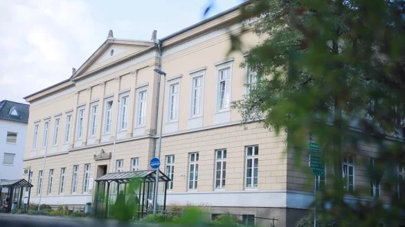 - &copy; Jannik Stodiek