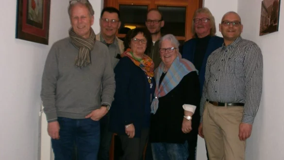 Der neue Vorstand des SPD-Ortsvereins Barntrup: (von links) Michael Niebur, Norbert Wrede, Regina Reuschel, Tobias Stiewe, Lore Austermann, Addi Albert und Olaf Schulz. - © SPD Barntrup