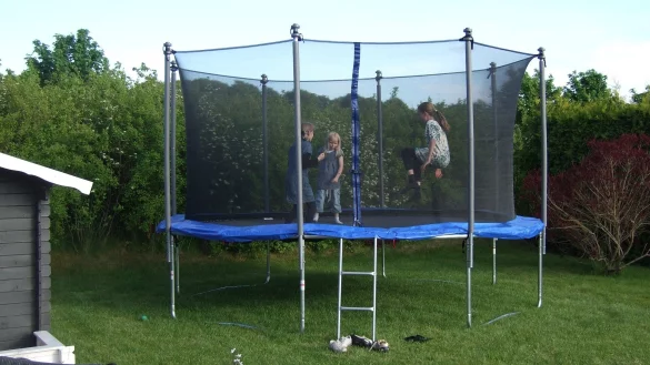 Die meisten Betroffenen eines Trampolin-Unfalls sind laut G&uuml;tersloher Medizinern Kinder zwischen sechs und neun Jahren. Die h&auml;ufigsten Verletzungen sind Br&uuml;che. - &copy; Pixabay