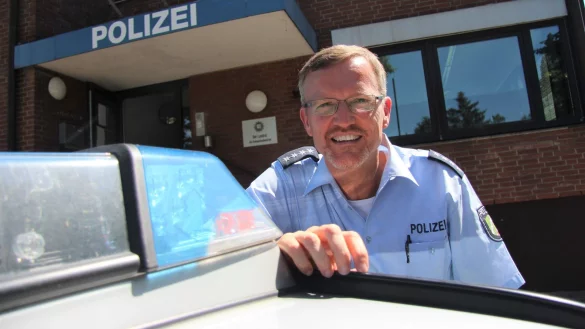 Hauptkommissar Michael Sieweke (49) ist neuer Leiter der Lagenser Wache. - © Niklas Böhmer