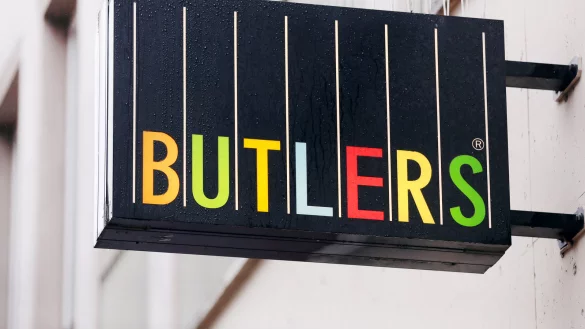 Die in Turbulenzen geratene Einrichtungskette Butlers soll mit einem harten Sparprogramm und Filialschließungen saniert werden. - © dpa