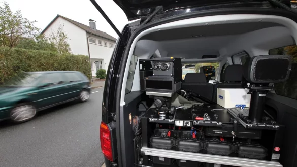 Tempo&uuml;berwachung: Die Stadt Detmold kontrolliert mit eigenem Messwagen. Gegen ein Kn&ouml;llchen klagt ein Detmolder. Er zweifelt an der Richtigkeit der Messdaten. - &copy; Bernhard Preuss