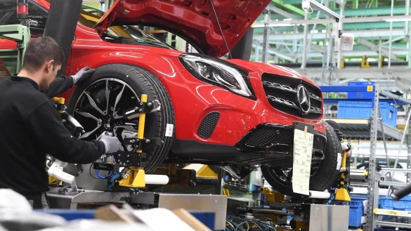 Produktion Mercedes-Benz - &copy; Foto: Uli Deck/dpa