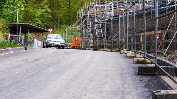 Die Zufahrt zum Museumsgelände mit dem eigenen Pkw ist nur in Ausnahmefällen möglich. Das gilt bereits seit 2006, heißt es vom Freilichtmuseum. - © Raphael Bartling