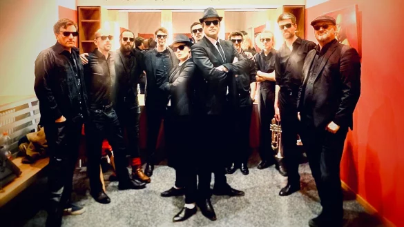 Die Sebastian Müller Band hat sich schon mal in "Blues Brothers"-Schale geworfen. - © Sebastian Müller Band