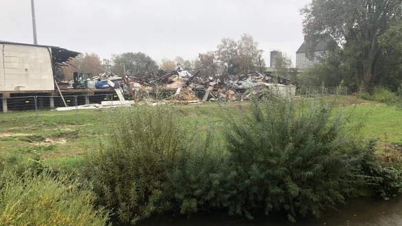 Das Ausma&szlig; der Zerst&ouml;rung ist gut vom Bega-Ufer an der Uferstra&szlig;e aus erkennbar. - &copy; Thomas Reineke