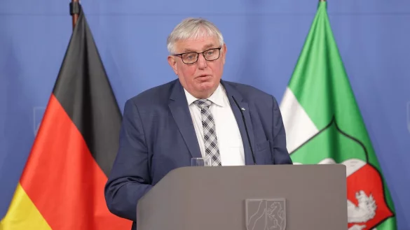 Karl-Josef Laumann (CDU) ist Gesundheitsminister in NRW und organisiert die Krankenhaus-Reform im Land. - &copy; dpa