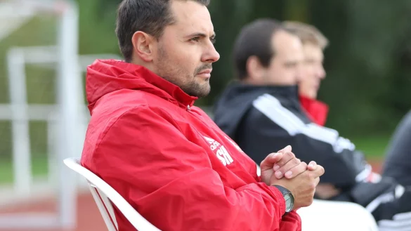 Drei Punkte im Blick: Steven Hengstler, Trainer des Fu&szlig;ball-Bezirksligisten FC Augustdorf. - &copy; Oliver K&ouml;nig
