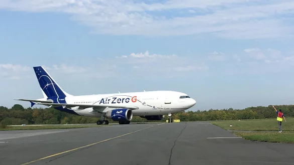 Der Airbus A310 der Novespace ist am Mittwoch auf dem Flughafen Paderborn/Lippstadt gelandet. Der Begriff &bdquo;Zero G&ldquo; steht f&uuml;r &bdquo;null Erdanziehung&ldquo;, also Schwerelosigkeit &ndash; so wie es das Team bei den Parabelfl&uuml;gen erlebt. - &copy; DLR