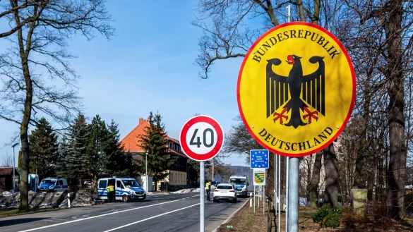 Grenzkontrolle - &copy; Foto: Ond&oslash;ej H&aacute;jek/CTK/dpa