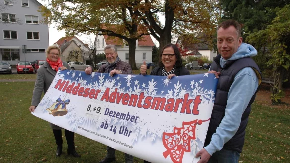 Gut gelaunt: (von links) Petra Gausmann (Heimatverein Hiddesen)m Friedhelm Wallbaum (Werbegemeinschaft Hiddesen), Pfarrerin Juliane Amt und Rafael Skarupke (Werbegemeinschaft Hiddesen). - &copy; Manfred Brinkmeier