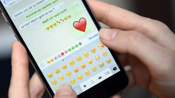 Messenger-Gespr&auml;ch - &copy; Foto: Britta Pedersen/dpa