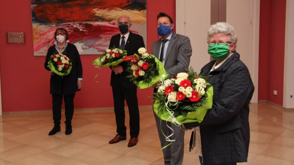 B&uuml;rgermeister Frank Hilker (Zweiter von rechts) mit seinen Stellvertretern Elke Wittek (Gr&uuml;ne, von rechts), Helmut-Volker Sch&uuml;te (CDU) und Christ-Dore Richter (SPD). - &copy; Jana Beckmann