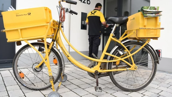 Brieftr&auml;ger - &copy; Foto: Arne Dedert/dpa