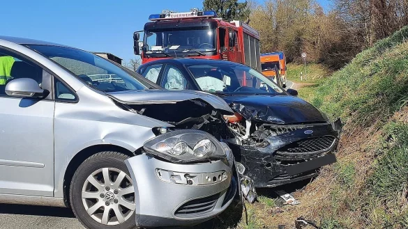 Beide Fahrzeuge mussten abgeschleppt werden. - &copy; Feuerwehr Schieder-Schwalenberg