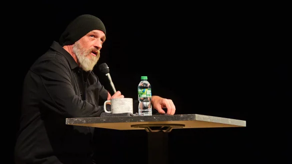 Torsten Sträter hat sein ganz eigenes Bild von Lemgo. - © Nicole Ellerbrake