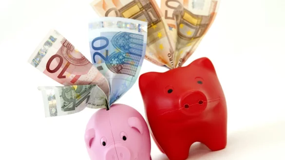 Alter Sparvertrag - &copy; Foto: Mascha Brichta/dpa-tmn