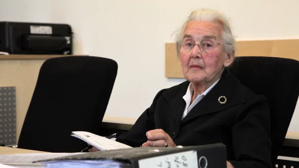 Verurteilt: Die bereits mehrfach wegen Volksverhetzung vorbestrafte Holocaust-Leugnerin Ursula Haverbeck im Detmolder Amtsgericht. - &copy; Bernhard Preu&szlig;