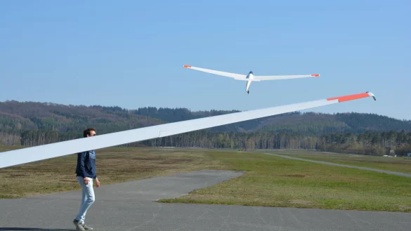 Segelflugzeuge wie diese m&uuml;ssen derzeit am Boden bleiben. Wann der Flugbetrieb wieder aufgenommen werden kann und ob das Flugplatzfest stattfindet, steht derzeit noch in den Sternen. - &copy; Karin Prignitz