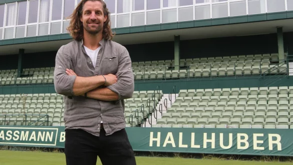 Die Tennisanlage in Halle/Westfalen ist ein besonderer Ort für Andre Begemann. - © Sebastian Lucas