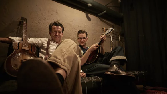 Abi Wallenstein (links) und der Detmolder Bluesexperte Dieter Kropp, der die Reihe von Anfang an mit organisiert hat. - © Privat