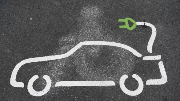 Elektroauto - &copy; Foto: Arne Dedert/dpa/Symbolbild