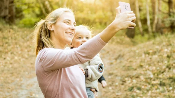 Urlaubsfotos der Kinder nicht einfach teilen - &copy; Foto: Benjamin Nolte/dpa-tmn