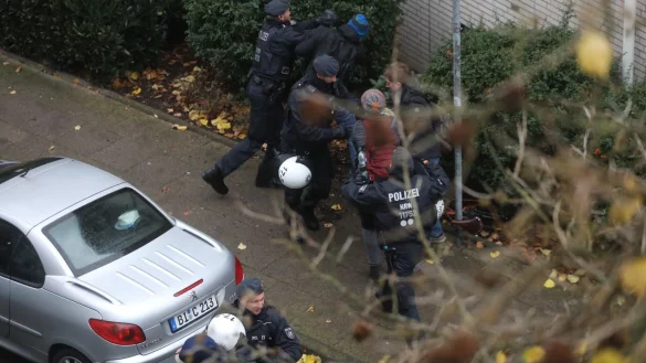 Polizeisperrung an der Weststra&szlig;e durchbrochen. - &copy; Sarah Jonek