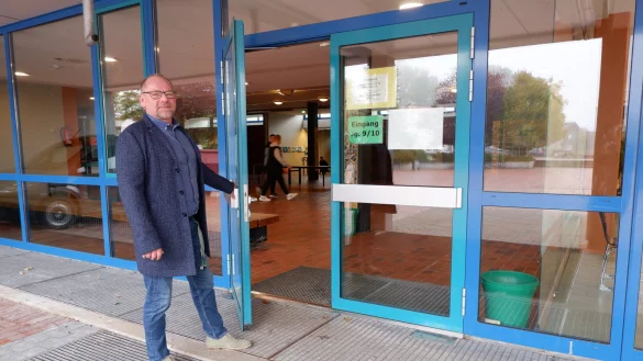 Peter Wehrmeier ist seit Beginn Leiter der Sekundarschule Nordlippe. Er ist vom Konzept der Schule &uuml;berzeugt. - &copy; Lorraine Brinkmann