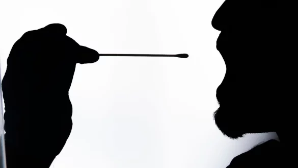 Corona-Test - &copy; Foto: Lino Mirgeler/dpa