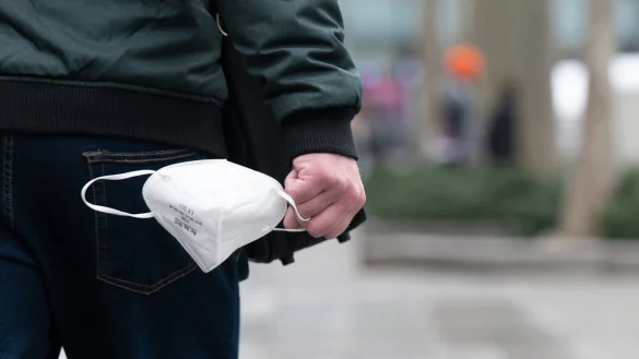 Maske - &copy; Foto: Sebastian Kahnert/dpa-Zentralbild/dpa